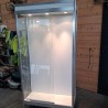 Vitrine haute à portes coulissantes et éclairage